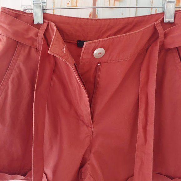 Forever 21 button front cuffed zipper pocket short w bow tie belt/S/rust brown - Picture 2 of 4